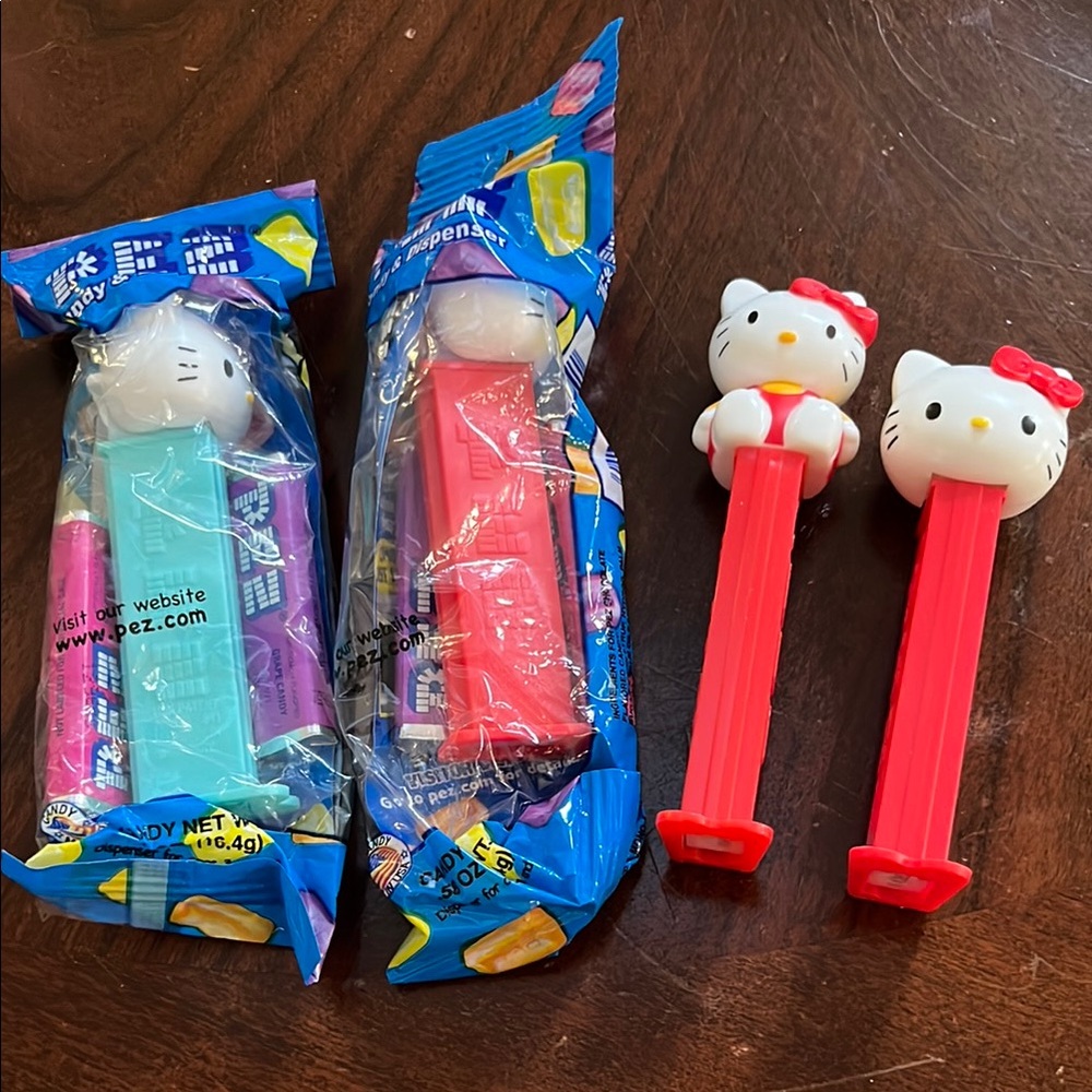 Hello Kitty Dispenser Set - Red and Blue